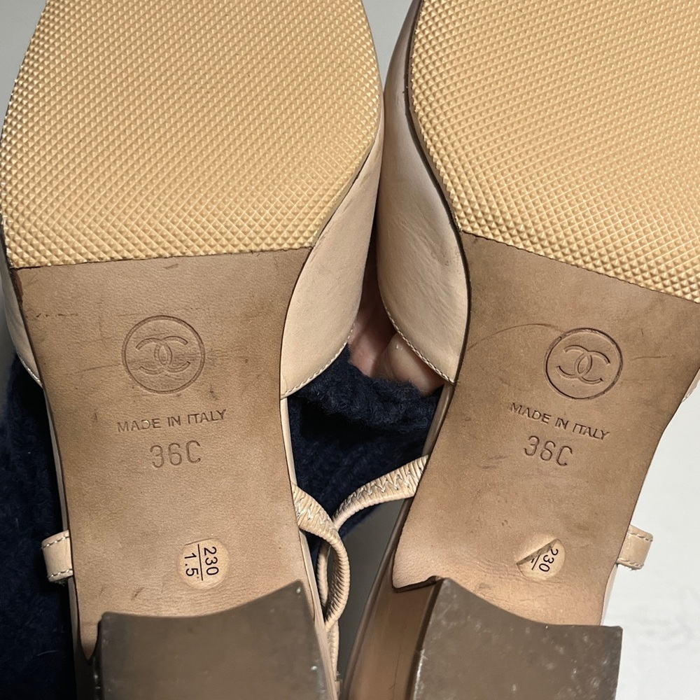 CHANEL Women's Red and Beige Heels - Picture 6 of 10